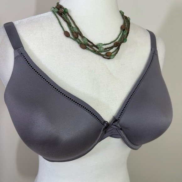 Maidenform sz 38C bra in a  gray. T shirt style   Nice smooth finish - Picture 8 of 9